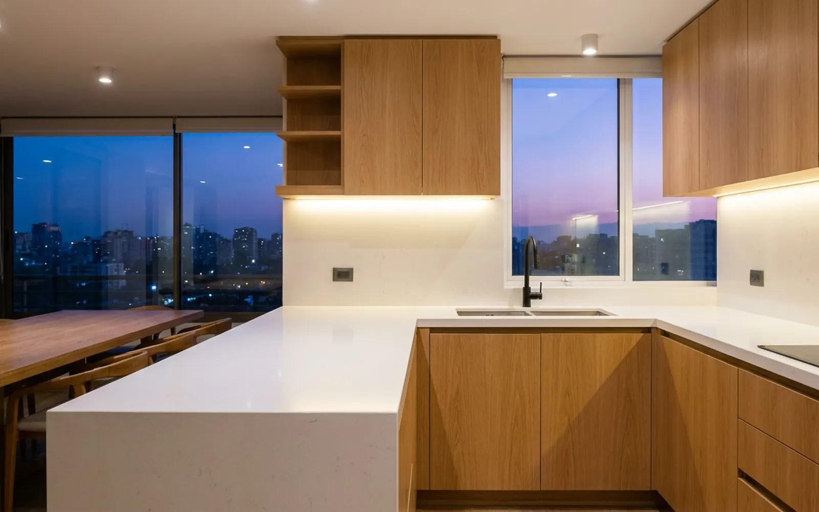 Imagen referencial: cocina remodelada en un departamento entregado